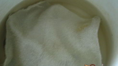 маринованные дольки помидор с луком и чесноком