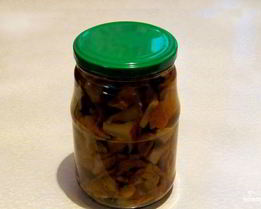 Маринованные лисички с корицей