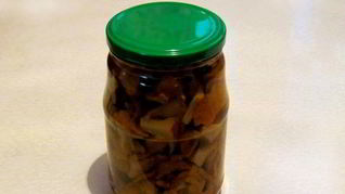 Маринованные лисички с корицей