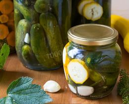 Маринованные огурцы с морковью