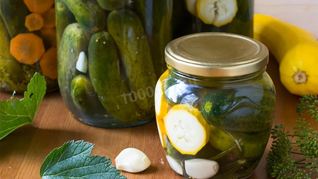 Маринованные огурцы с морковью