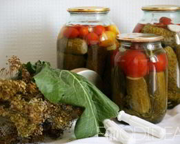 Маринованные огурцы с помидорами