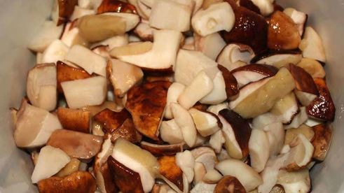 маринованные подосиновики и белые грибы