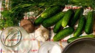 Огурцы маринованные классические