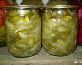 Огурчики с луком на зиму