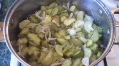 огурчики с луком на зиму