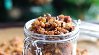 Орехи в карамели