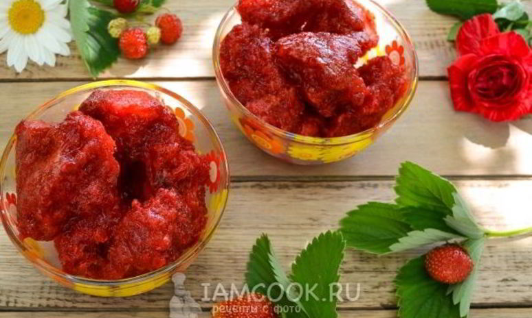 Рецепт перетертой клубники с сахаром, замороженная на зиму