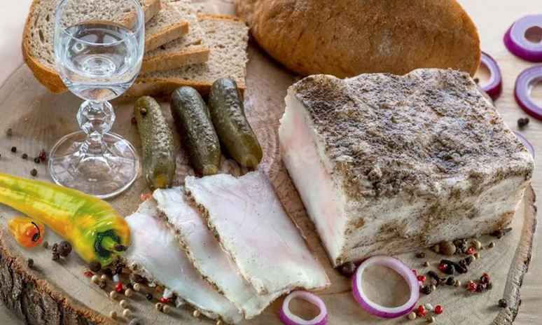 Рецепт сала на зиму в банках в рассоле