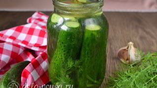 Быстрые малосольные огурцы в банке