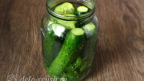 быстрые малосольные огурцы в банке