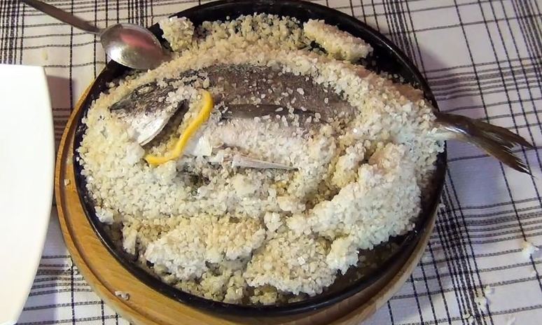 Рецепт дорады в соли