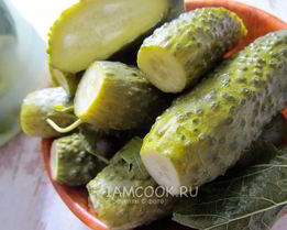 Хрустящие малосольные огурцы