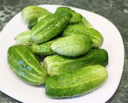 Малосольные огурчики на минералке