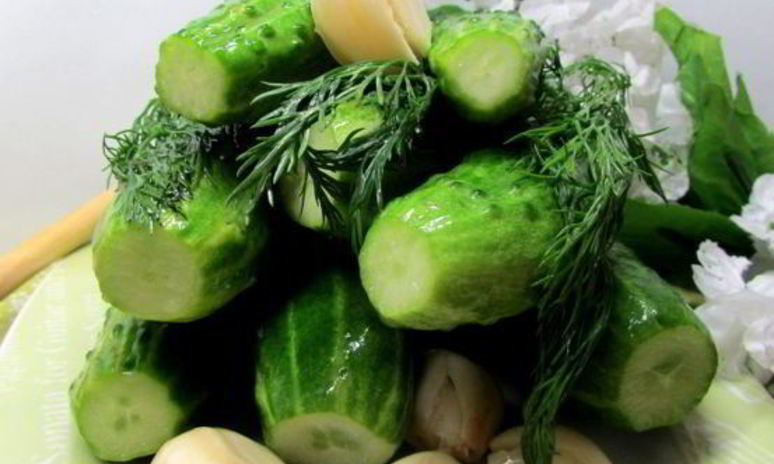 Рецепт малосольных огурчиков в минеральной воде