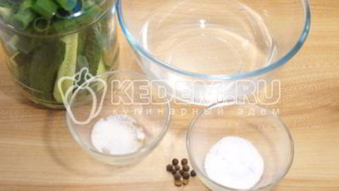 малосольные огурцы хрустящие