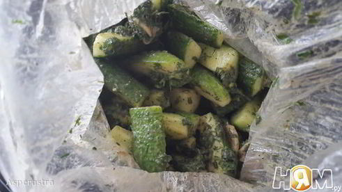 малосольные огурцы с горчицей в пакете