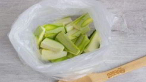 малосольные овощи в пакете