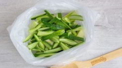 малосольные овощи в пакете