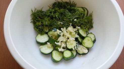 острые малосольные огурцы за 5 минут