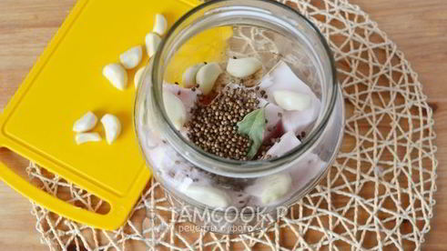 сало в рассоле в банке