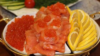 Слабосоленая семга в коньяке с мускатным орехом