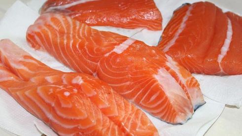 слабосоленая семга в коньяке с мускатным орехом