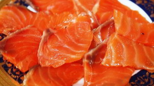 слабосоленая семга в коньяке с мускатным орехом