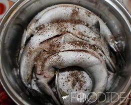 Соленая скумбрия в рассоле