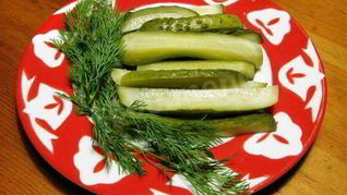 Вкусные малосольные огурцы в кастрюле