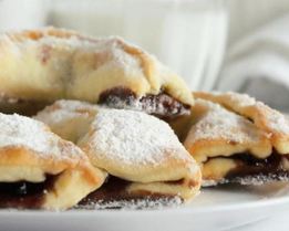 Кифлики с вишневым вареньем