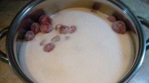 клубничное варенье с целыми ягодами