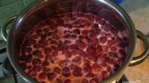 клубничное варенье с целыми ягодами