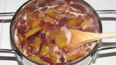 сливовое варенье с бананами и орехами
