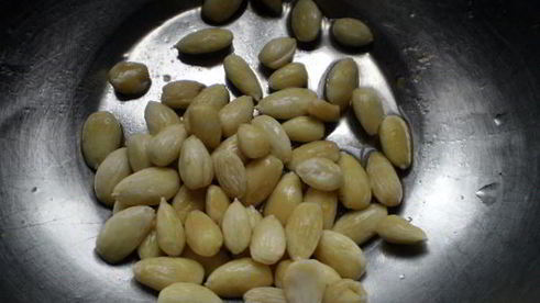 варенье из абрикосов с миндалем