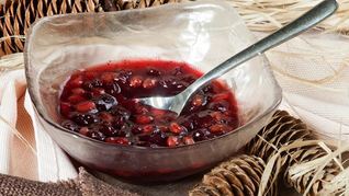 Варенье из брусники с кедровыми орешками