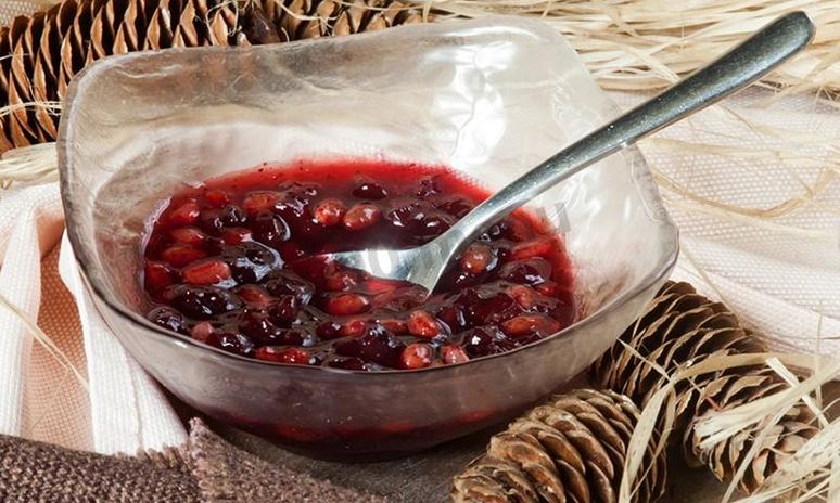 Рецепт варенья из брусники с кедровыми орешками