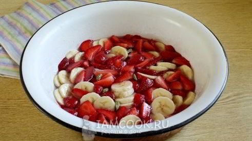 варенье из клубники и бананов