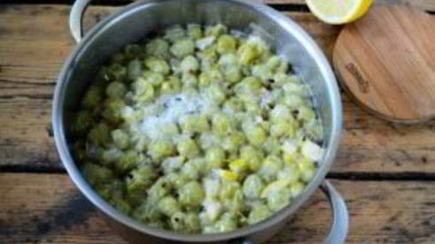 варенье из крыжовника с лимоном на зиму