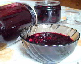 Варенье из слив с орехами, имбирем и корицей