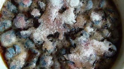 варенье из слив с орехами, имбирем и корицей