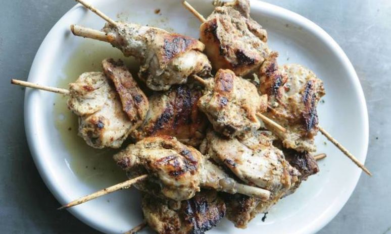 Рецепт ароматного маринованного кролика с мятой