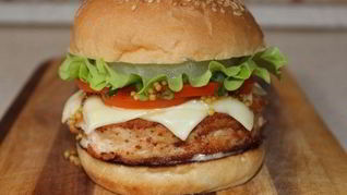 Бургер с ананасом и медовой горчицей