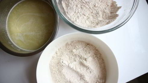 бургер с креветками и голубым сыром