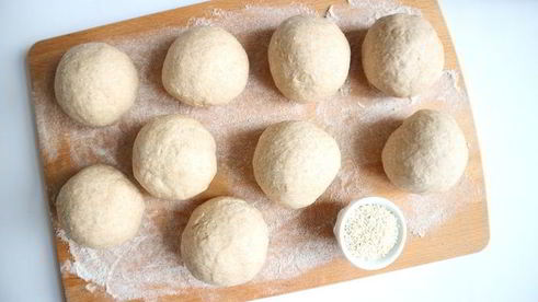 бургер с креветками и голубым сыром