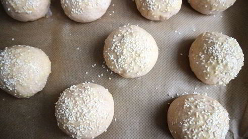 бургер с креветками и голубым сыром