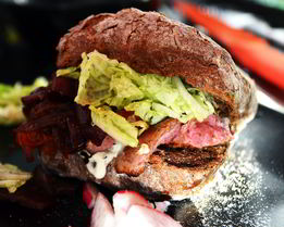 Бургер со стейком из говядины