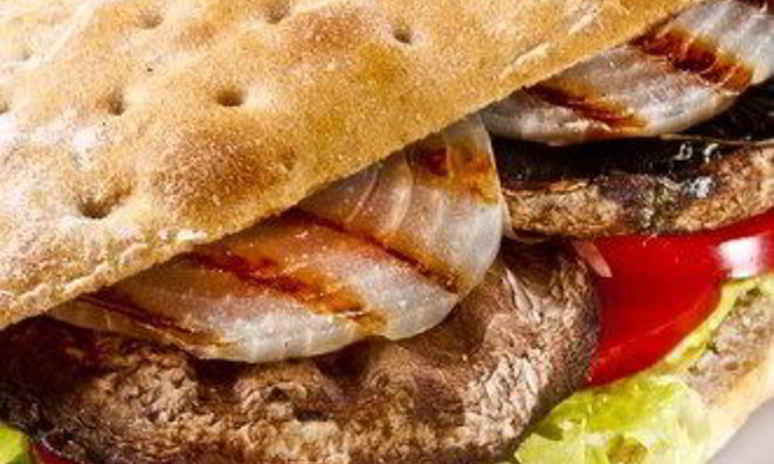 Рецепт бургеров на гриле с портобелло, розмарином и рукколой