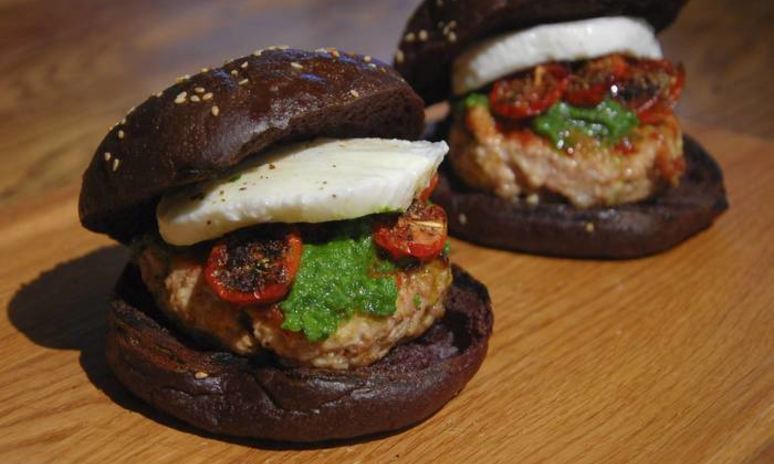 Рецепт бургеров с вялеными помидорами на черных булочках