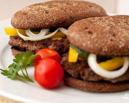 Домашний гамбургер с ржаным хлебом